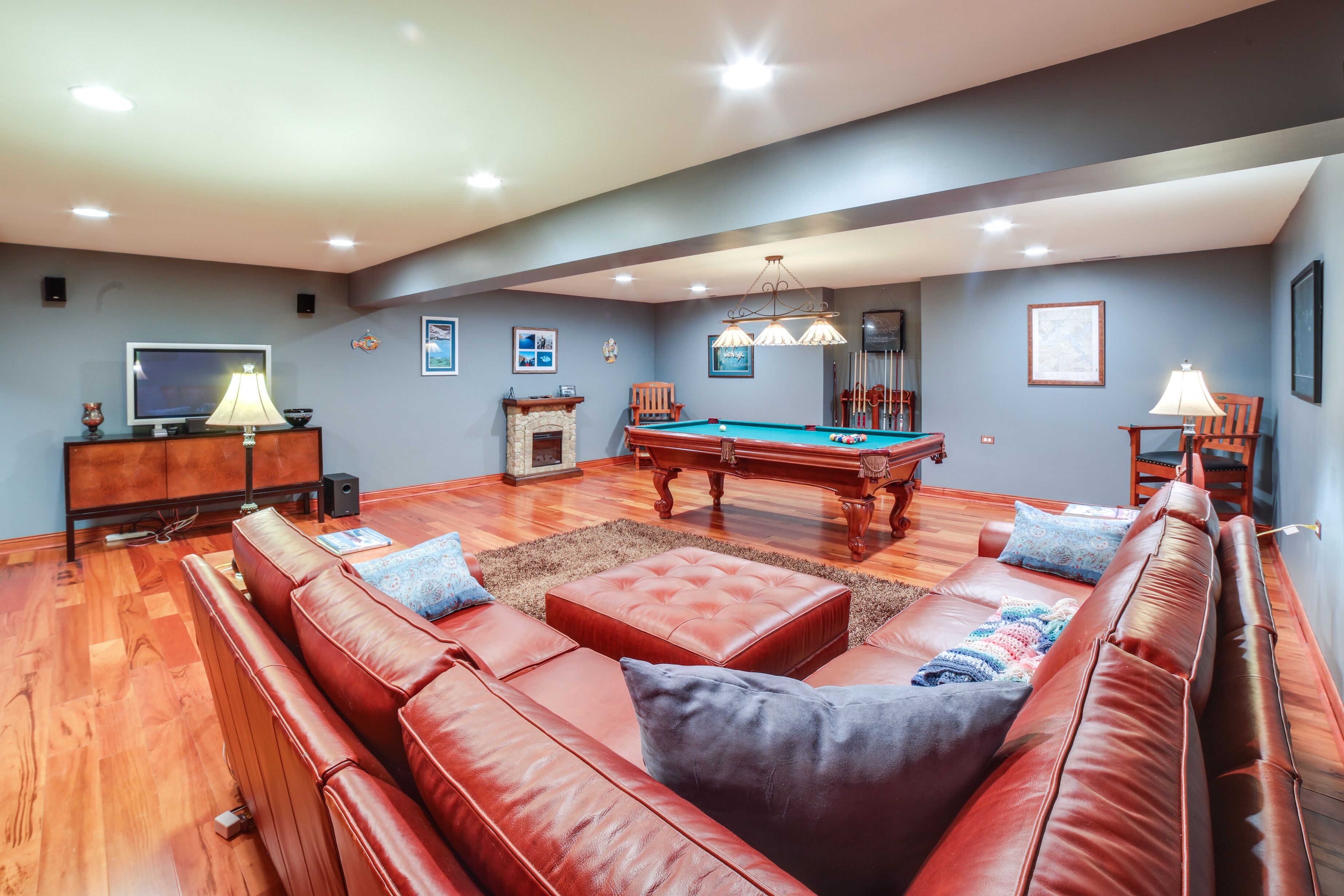 Charming Crete Home With Hot Tub, Deck & Fire Pit