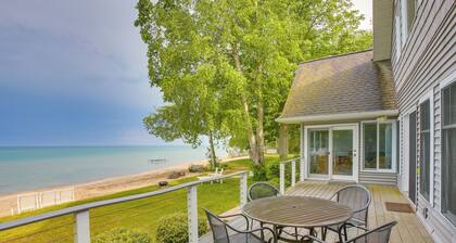 Getaway on Crystal Clear Lake: Main & Guest House!