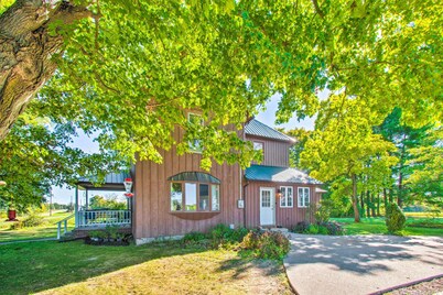 Beautifully Restored Farmhouse in Marshall!