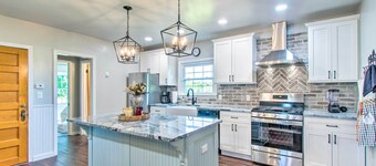 Beautifully Restored Farmhouse in Marshall!