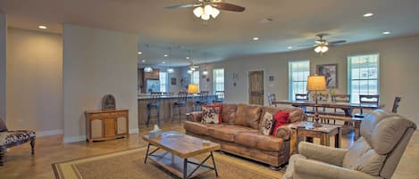 House (3 Bedrooms) | Interior