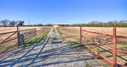 Pet-friendly Anna Ranch on 13 Acres!