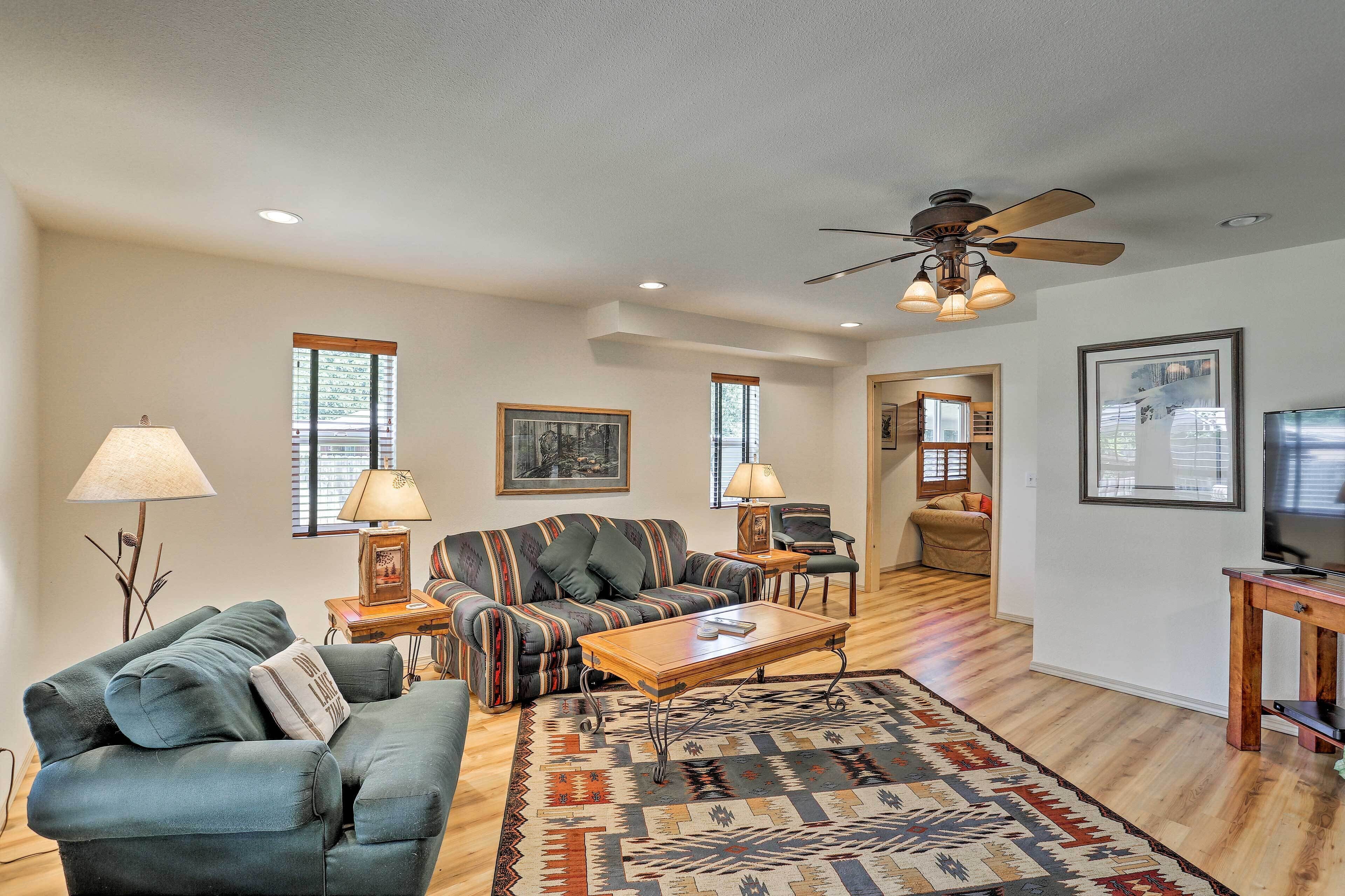 Cabin w/ Backyard Space - ½ Mi to Trinity Lake!