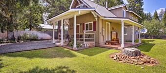 Cabin w/ Backyard Space - 1/2 Mi to Trinity Lake!