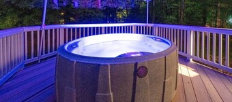 Charlotte Vacation Rental w/ Private Hot Tub!