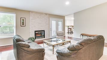 House (3 Bedrooms) | Front of property