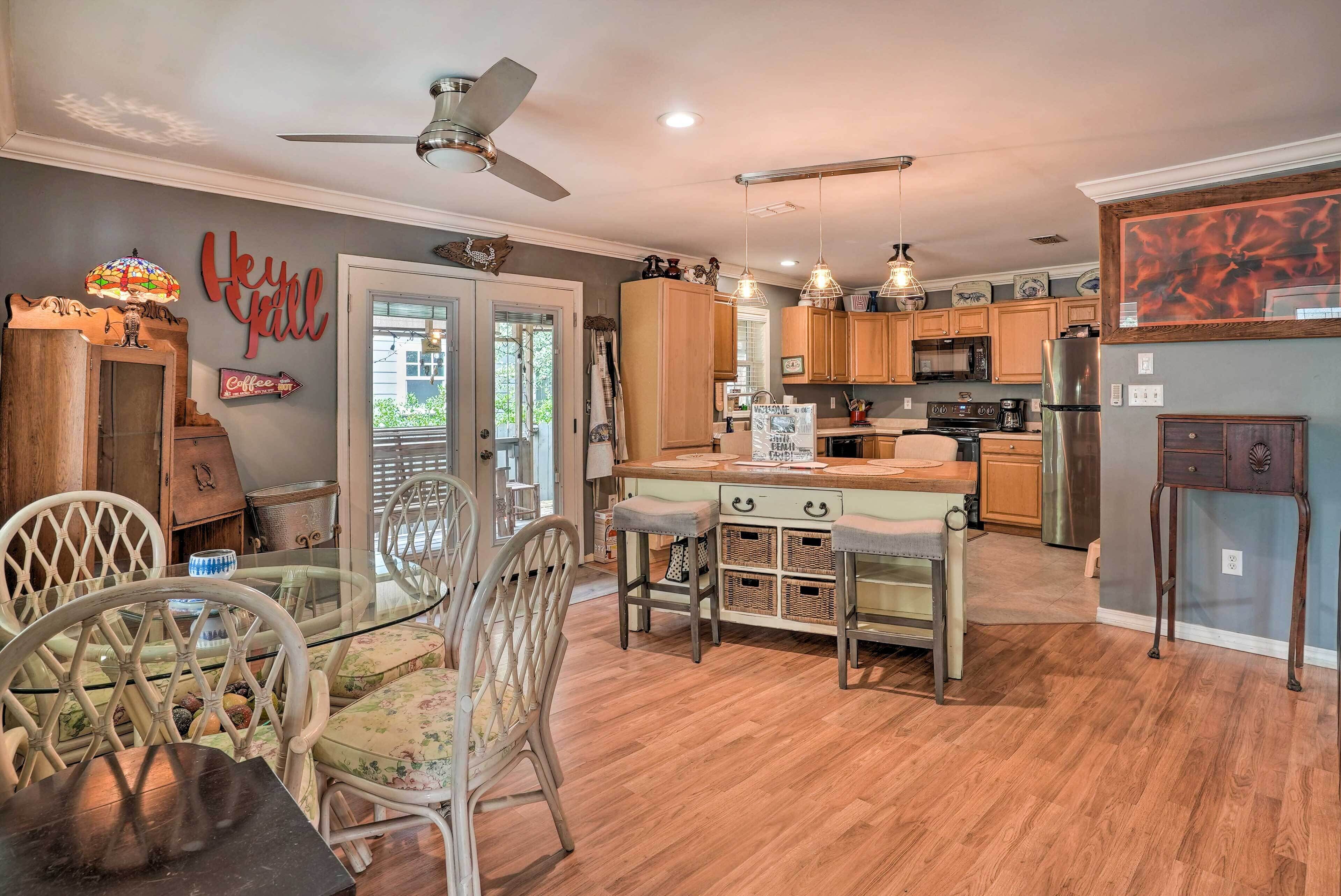 Charming Home w/ Yard, Walk to Beach & Casino