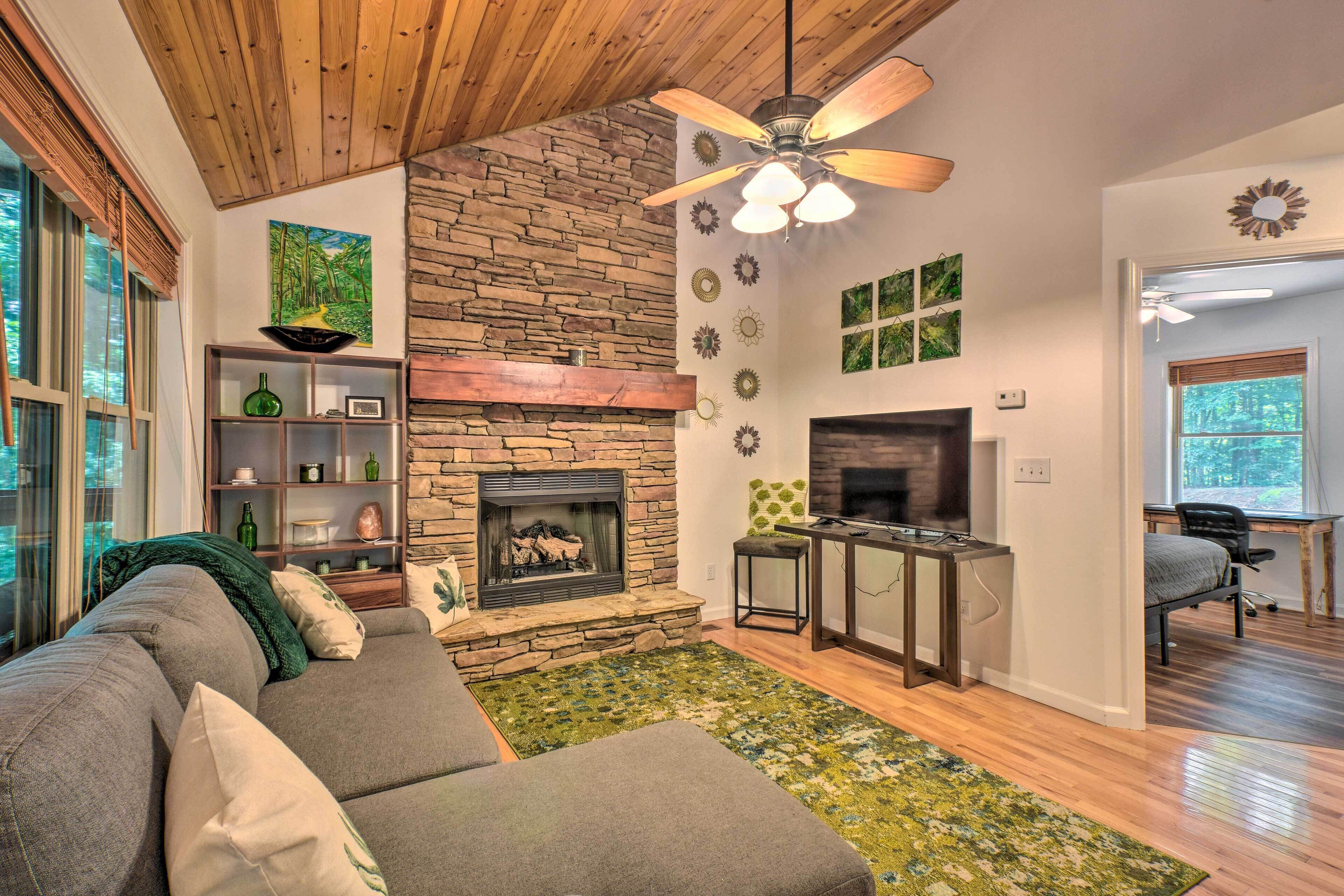 Blue Ridge Mtn Hideaway w/ Fire Pit, Grill!