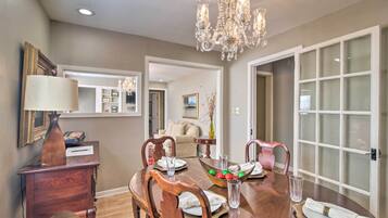 House (2 Bedrooms) | Interior