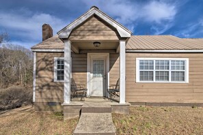 House (2 Bedrooms) | Interior - Charming Oxford Home ~ 7 Mi to Ole Miss! (Oxford)