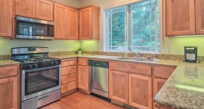 Charming Medford Getaway ~ 4 Miles to Downtown!