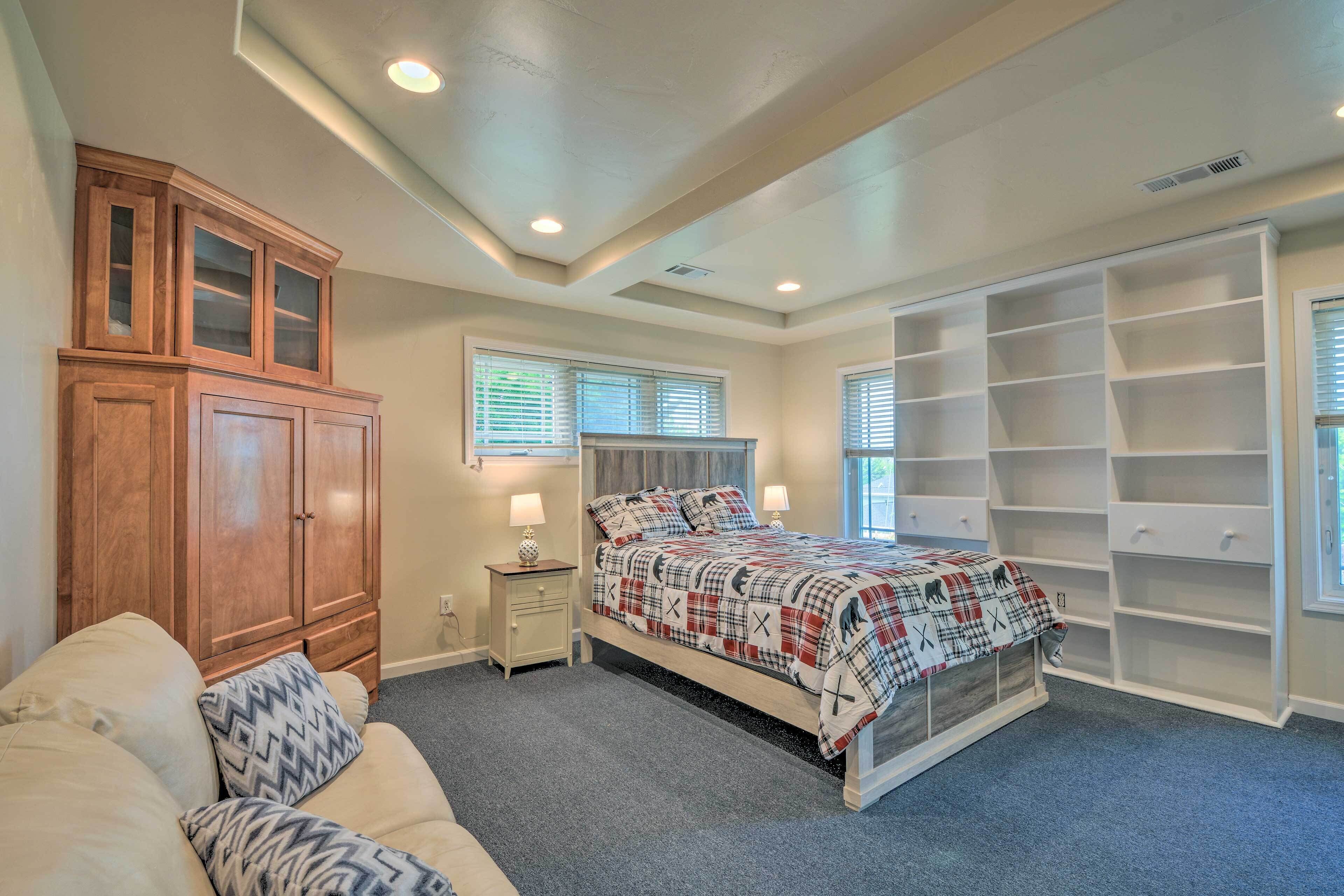 House (5 Bedrooms) | Interior