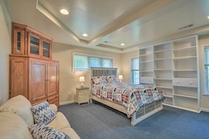 House (5 Bedrooms) | Interior - Charming Medford Getaway ~ 4 Miles to Downtown! (Medford)