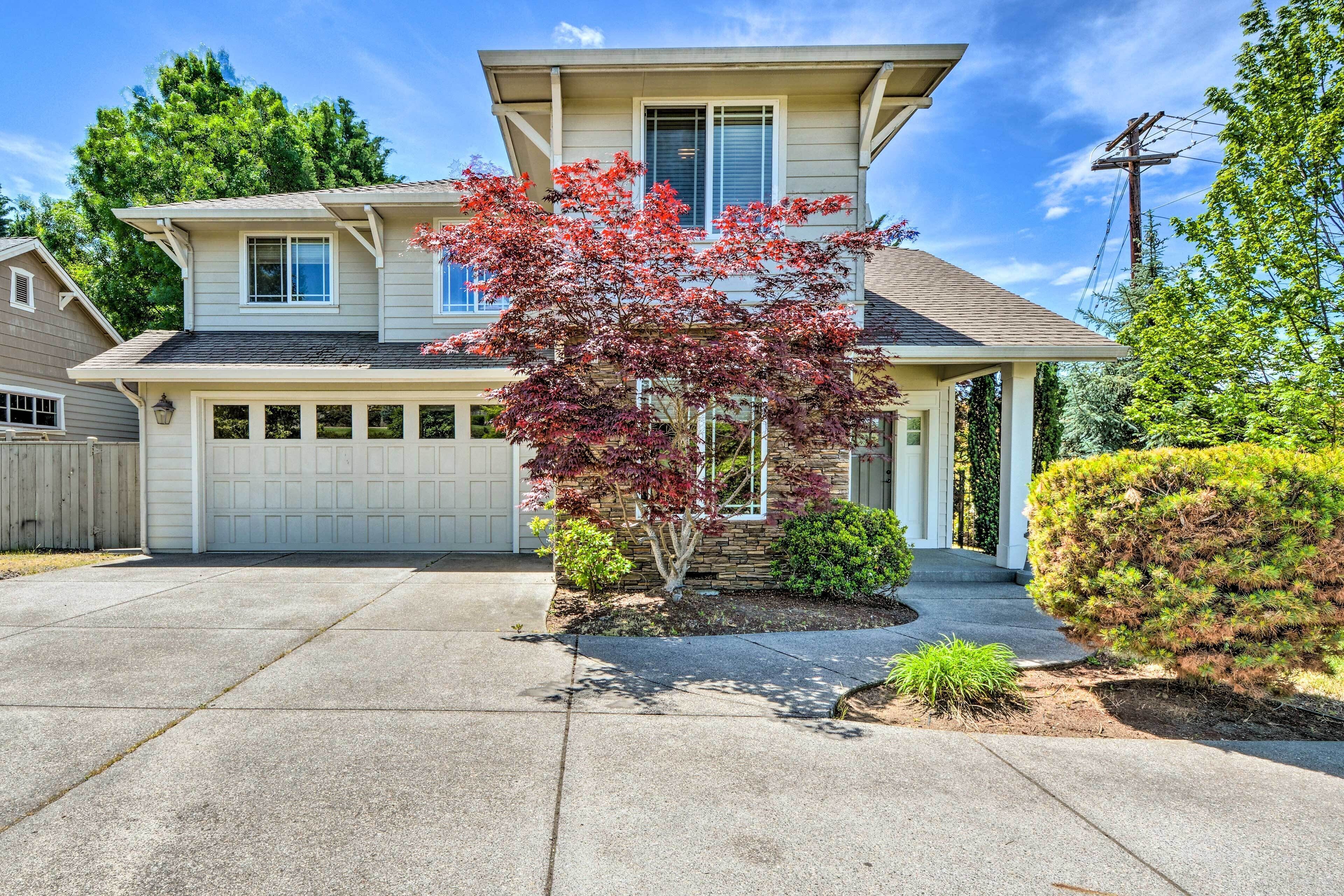 Charming Medford Getaway ~ 4 Miles to Downtown!