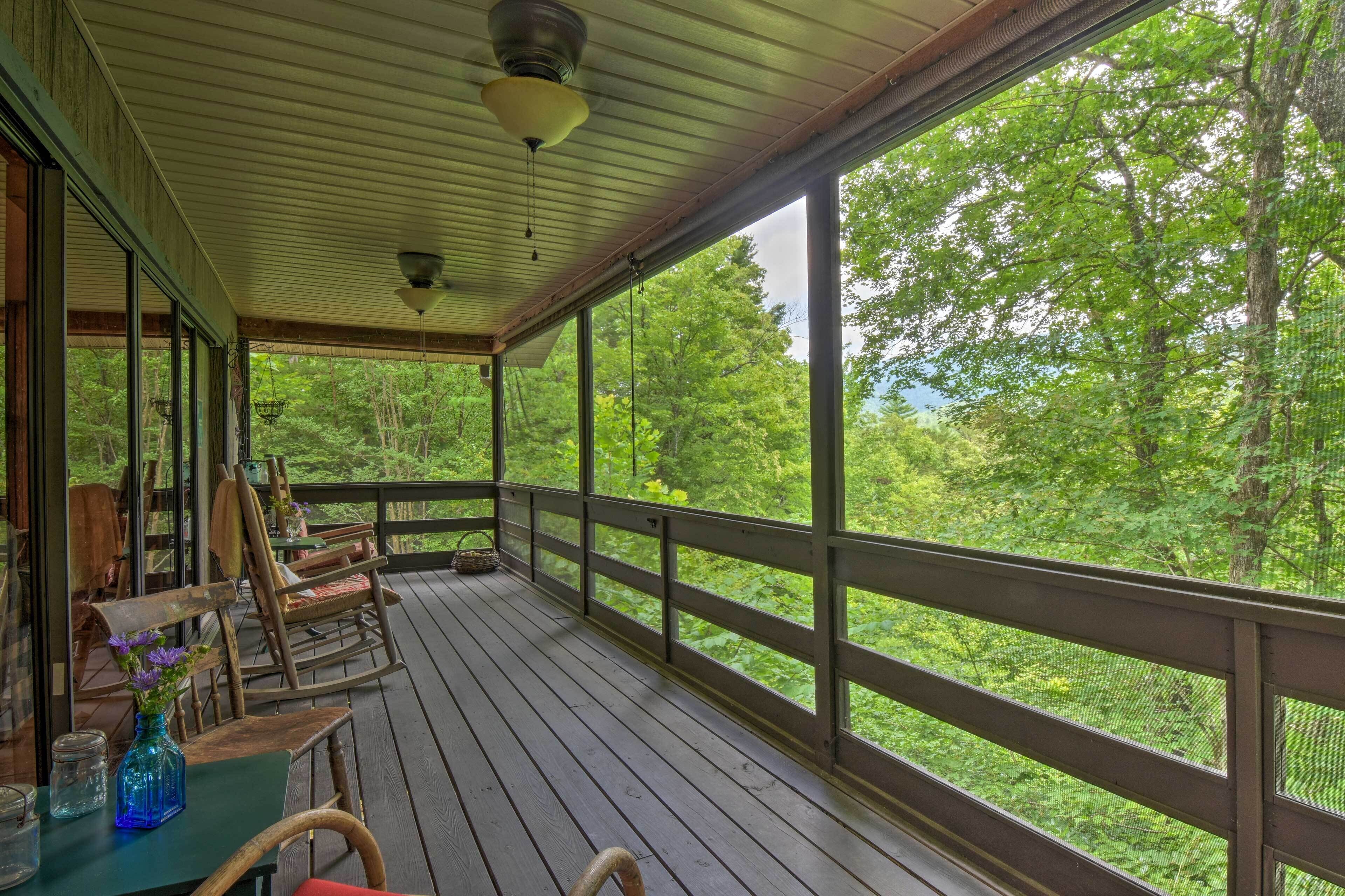 Charming Murphy House w/ 2 Decks Near Trails!