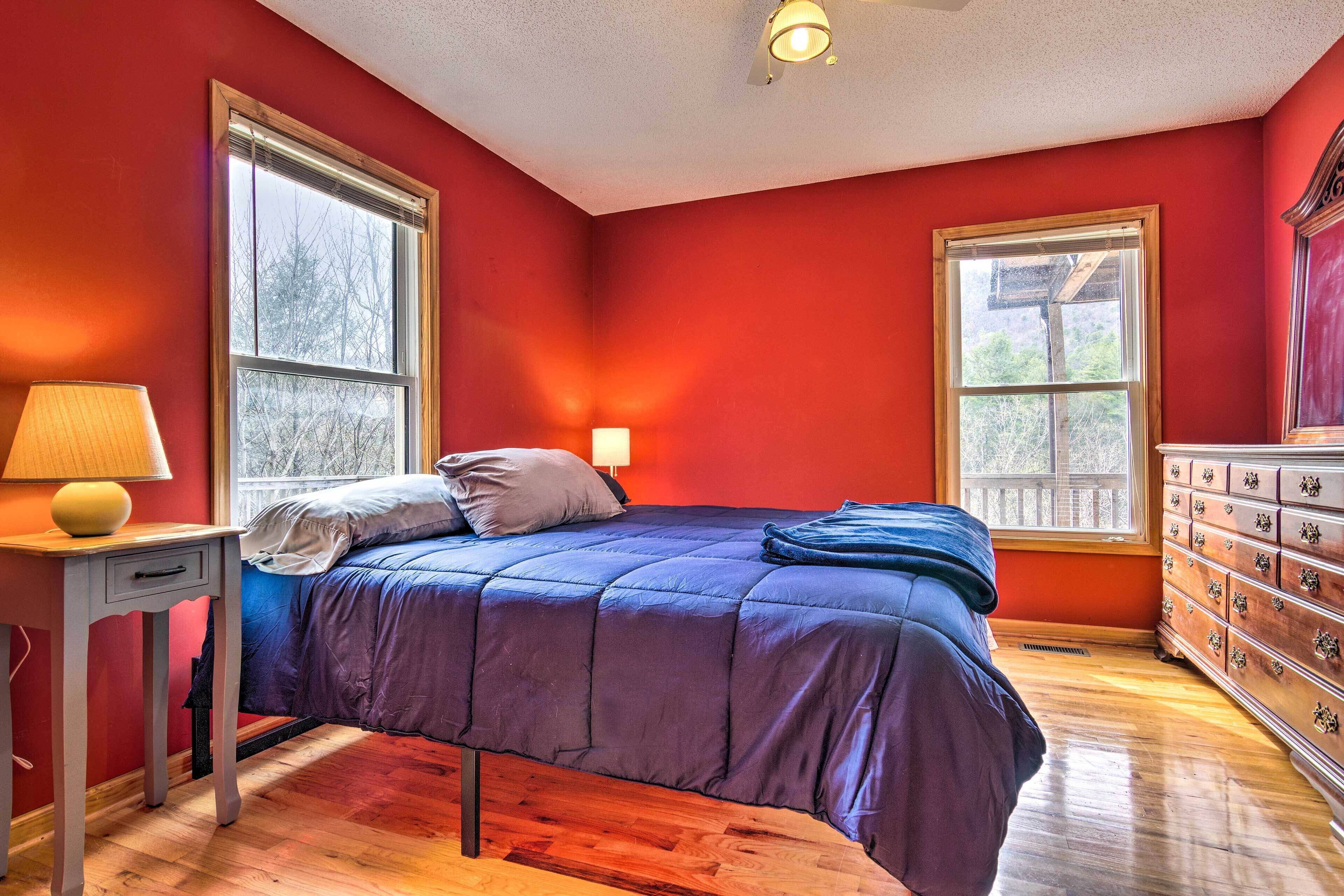 Charming Marion Cabin: Fire Pit & Mtn Views!