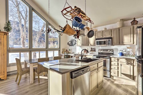 Charming Mtn Home on Golf Course ~ 4 Mi to Slopes!