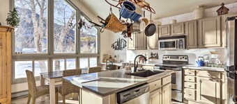 Charming Mtn Home on Golf Course ~ 4 Mi to Slopes!