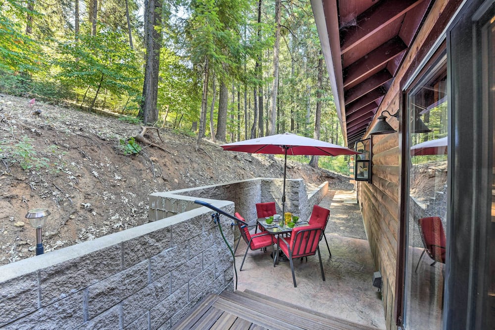 11 Mi to Apple Hill: Pollock Pines Resort Cabin - Somerset, CA