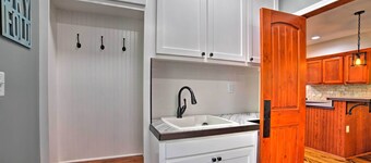 Coffeeville Cabin w/ Deck ~ 7 Mi to Grenada Lk