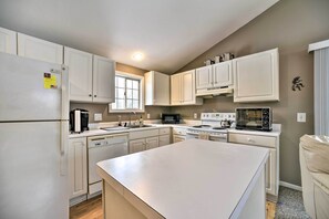 House (2 Bedrooms) | Interior - Cozy Southeast Michigan Home w/ Private Yard (Commerce Township)