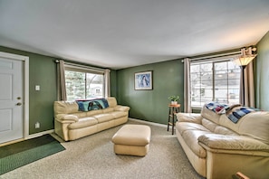 Interior - Cozy Southeast Michigan Home w/ Private Yard (Commerce Township)