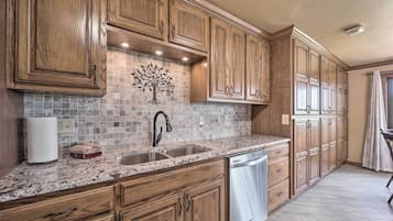 ุงูู
ูุดุฃุฉ ู
ู ุงูุฏุงุฎู