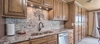 Golf Course & Lake Views: Cozy Afton Condo!