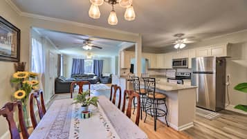 House (5 Bedrooms) | Interior