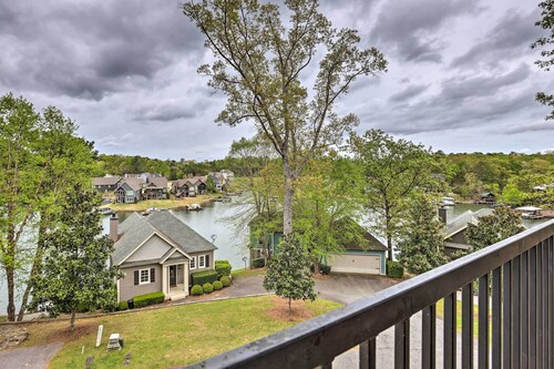 Lakefront Dadeville Condo w/ Community Boat Dock!