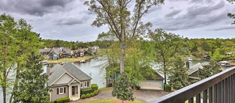 Lakefront Dadeville Condo w/ Community Boat Dock!