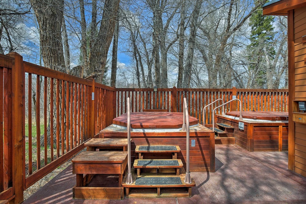 Cozy Driggs Condo w/ Hot Tub & Ski Shuttle Service