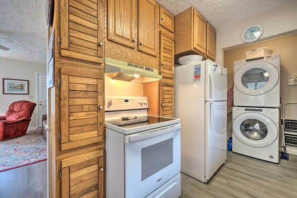 Interior - Cozy Oak Island House < 1 Mi to Beaches! (Oak Island)