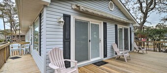 Cozy Oak Island House < 1 Mi to Beaches!