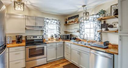 Dtwn Boone Home Walk to Appalachian State Campus!