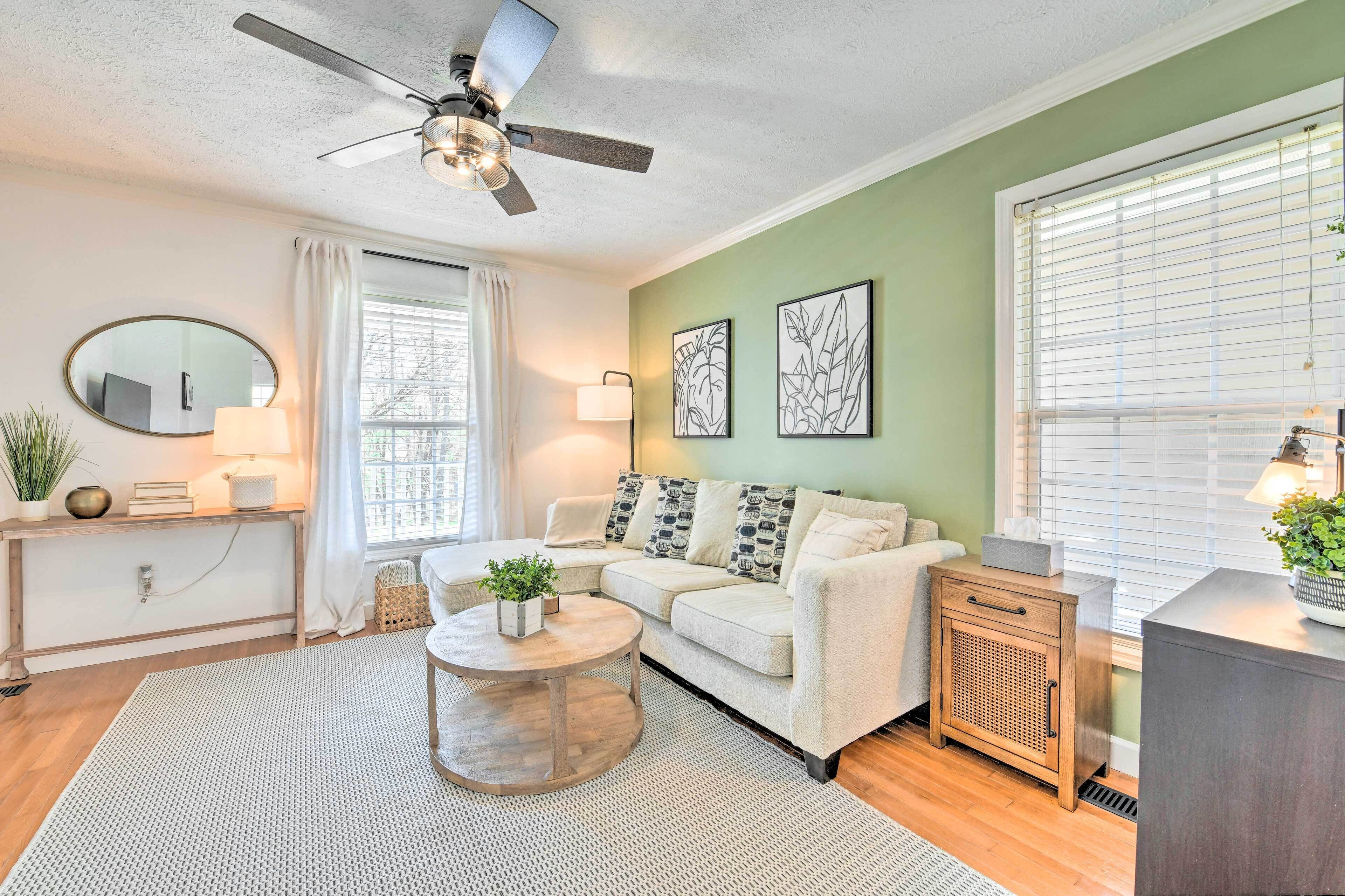 Cozy Bryson City Home w/ Fire Pit & Mtn Views!