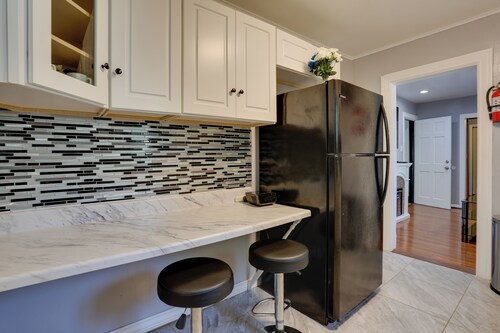 8 Mi to Metlife Stadium: Pet-friendly Home w/ Yard