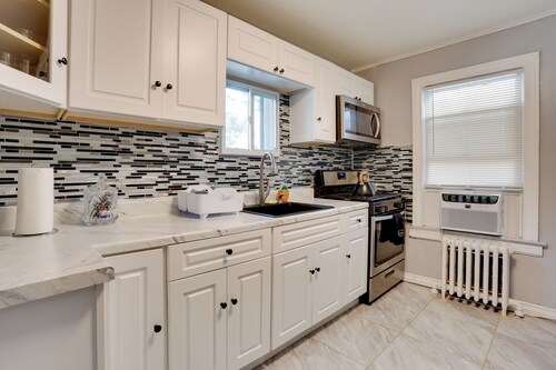 8 Mi to Metlife Stadium: Pet-friendly Home w/ Yard