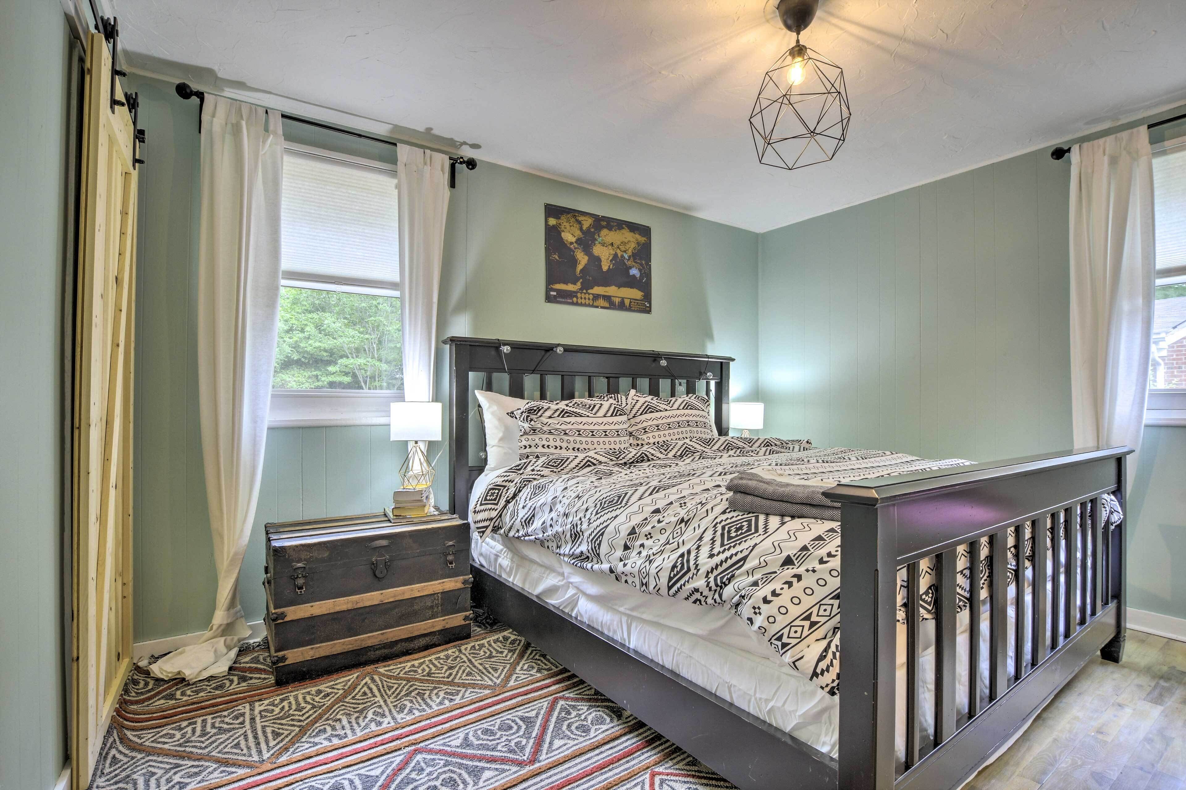 Eclectic Durham Home w/ Deck < 2 Mi to Dtwn!