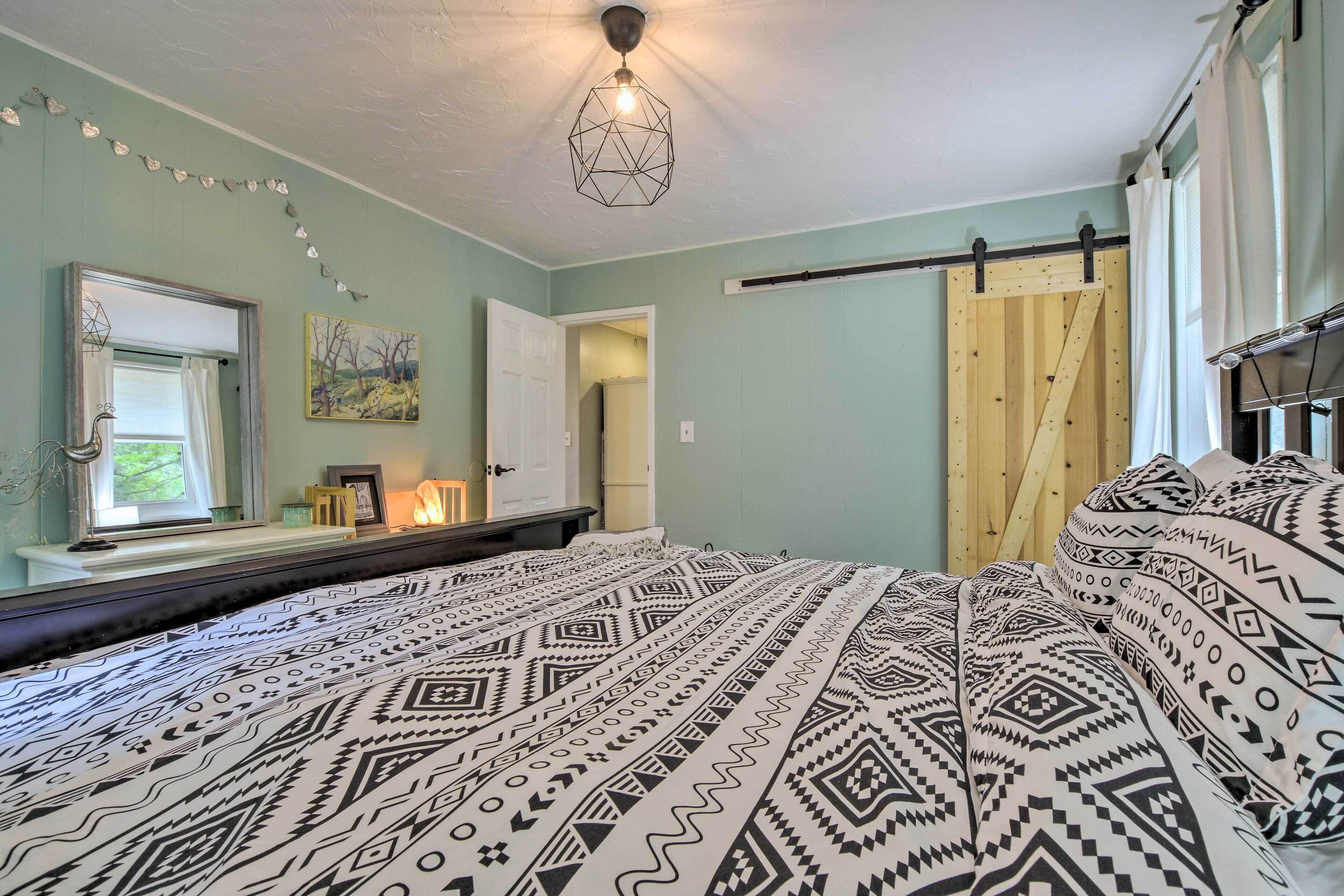 Eclectic Durham Home w/ Deck < 2 Mi to Dtwn!