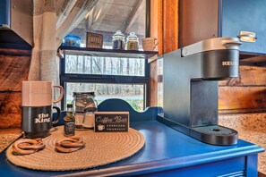 Interior - Cozy Tennessee Cabin Rental - 1 Mi to Lake (Byrdstown)