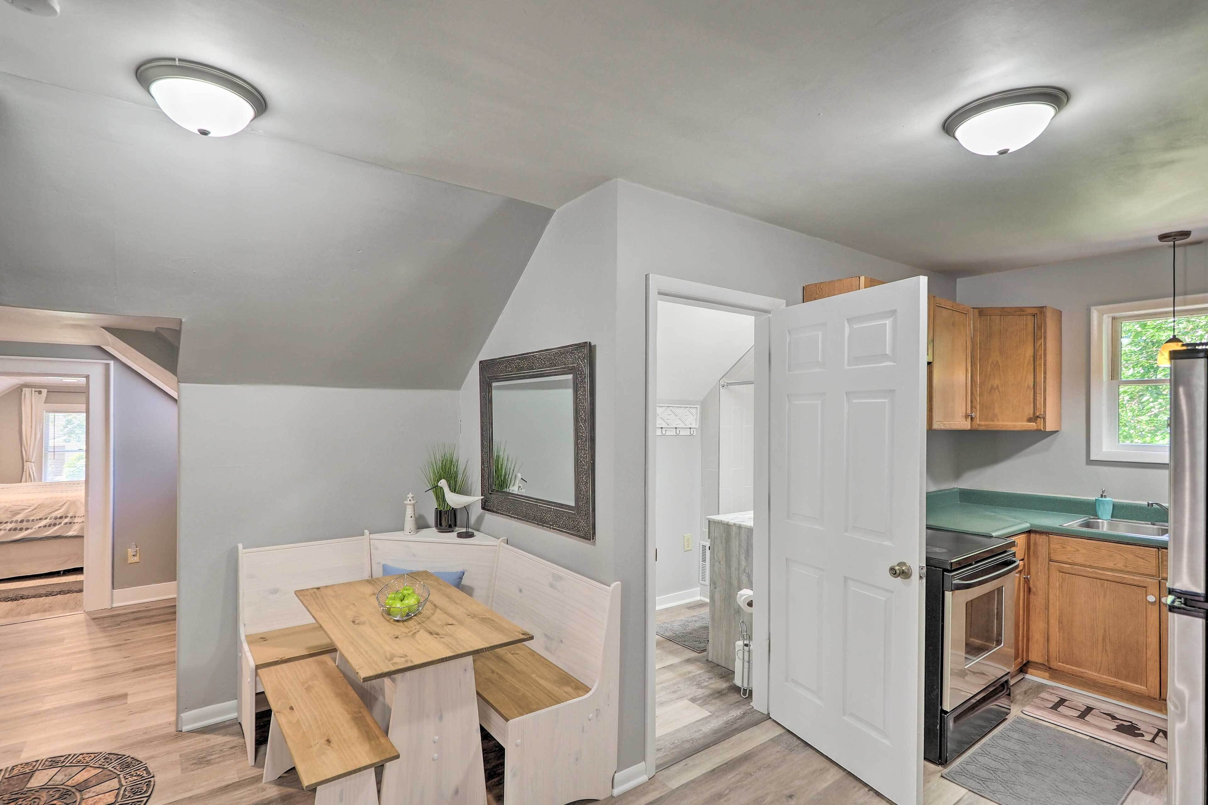 Cozy Manistee Getaway: Near Dtwn & Beach!