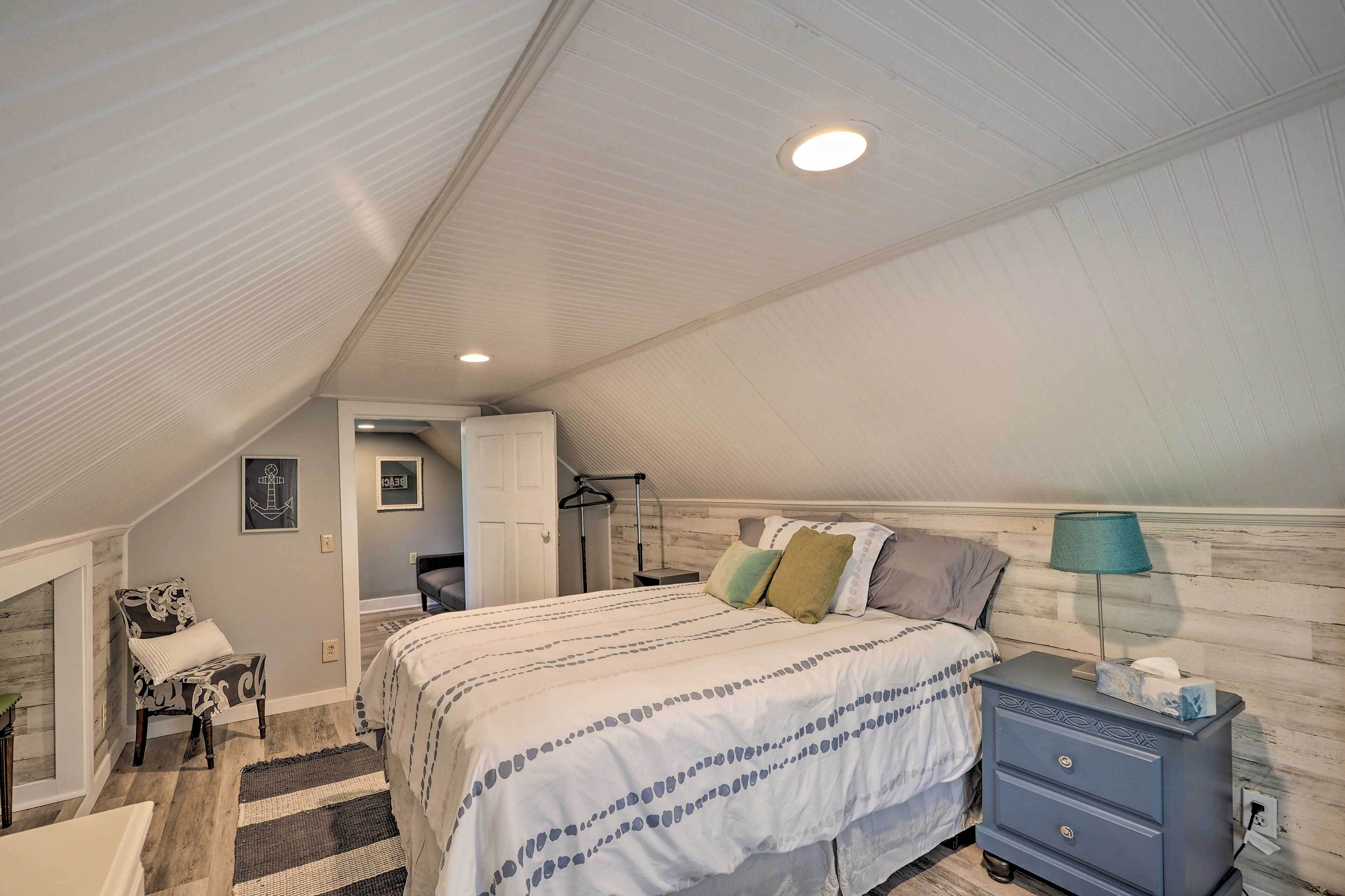 Cozy Manistee Getaway: Near Dtwn & Beach!