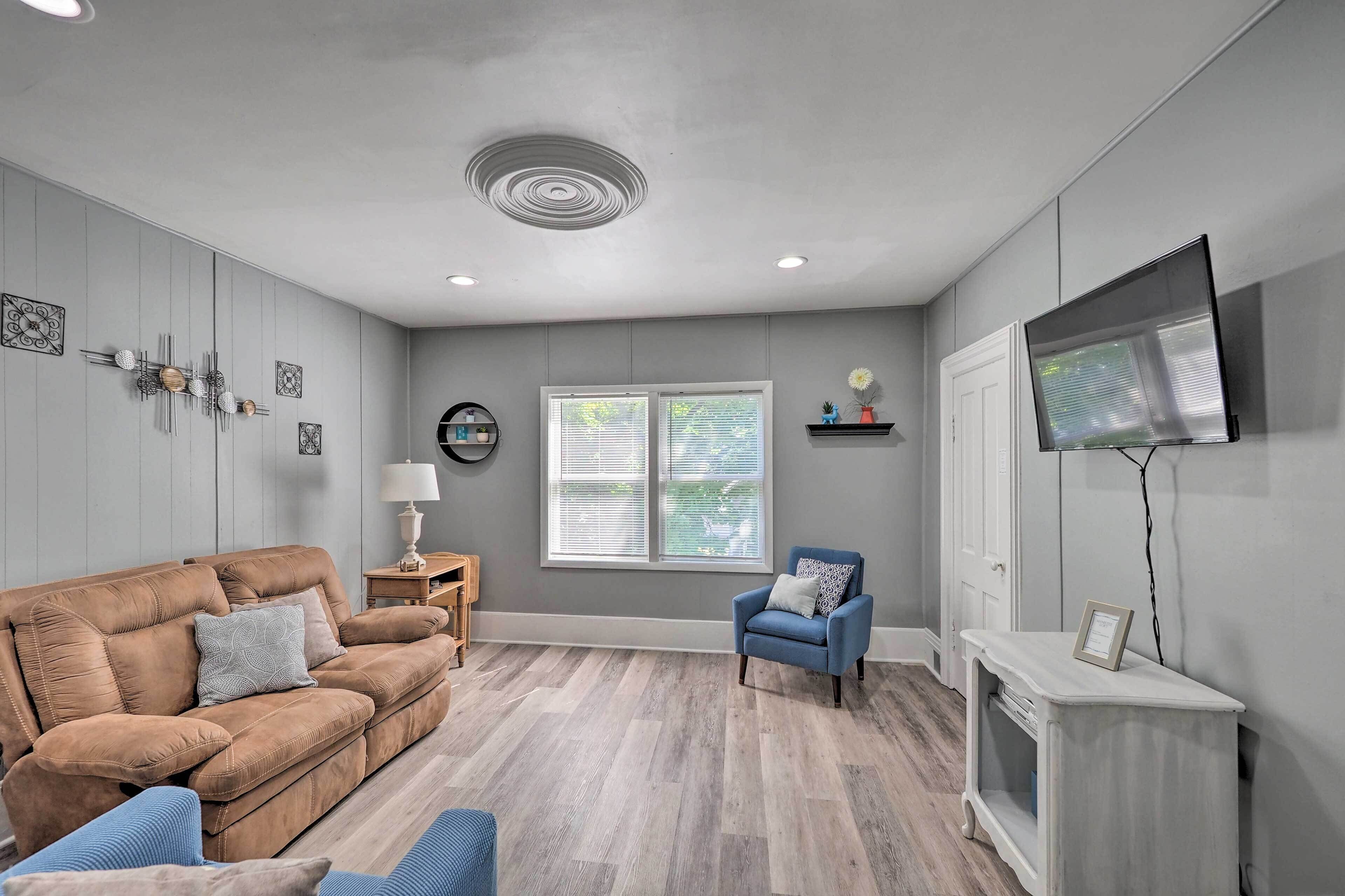 Cozy Manistee Getaway: Near Dtwn & Beach!