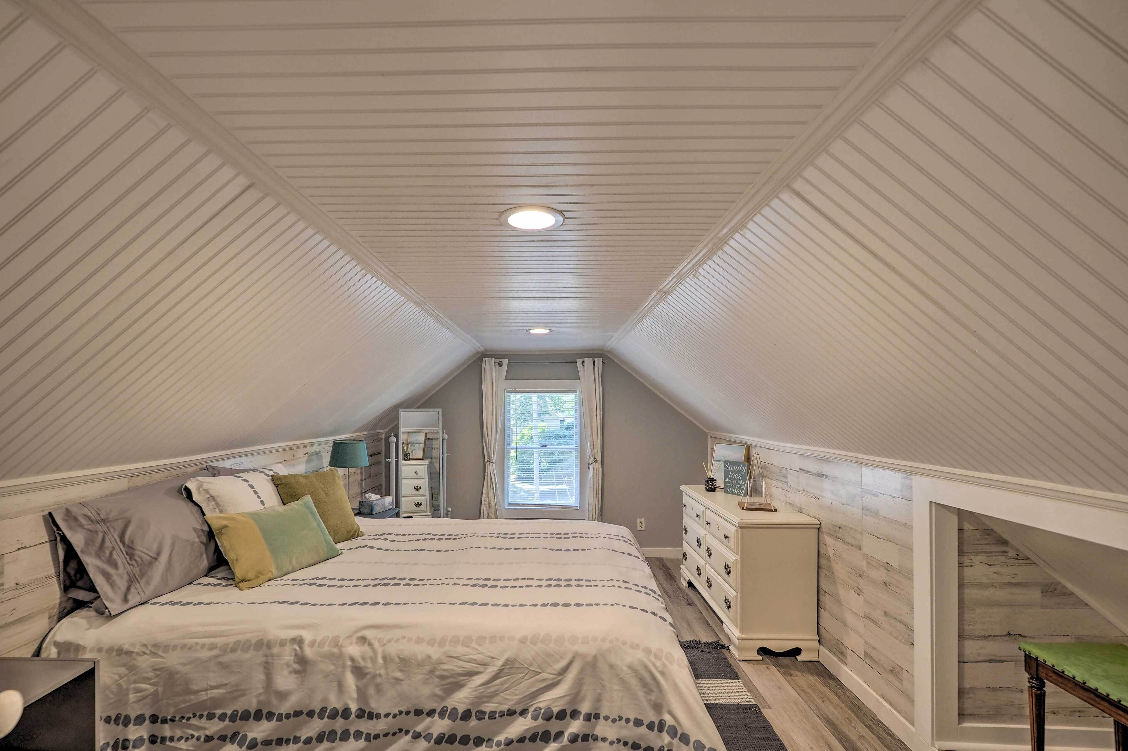 Cozy Manistee Getaway: Near Dtwn & Beach!