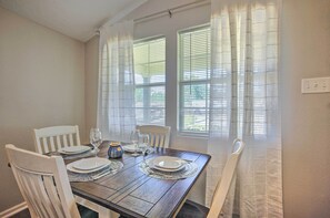 Dining - Cozy Montgomery Home: Walk to Lake Conroe! (Montgomery)