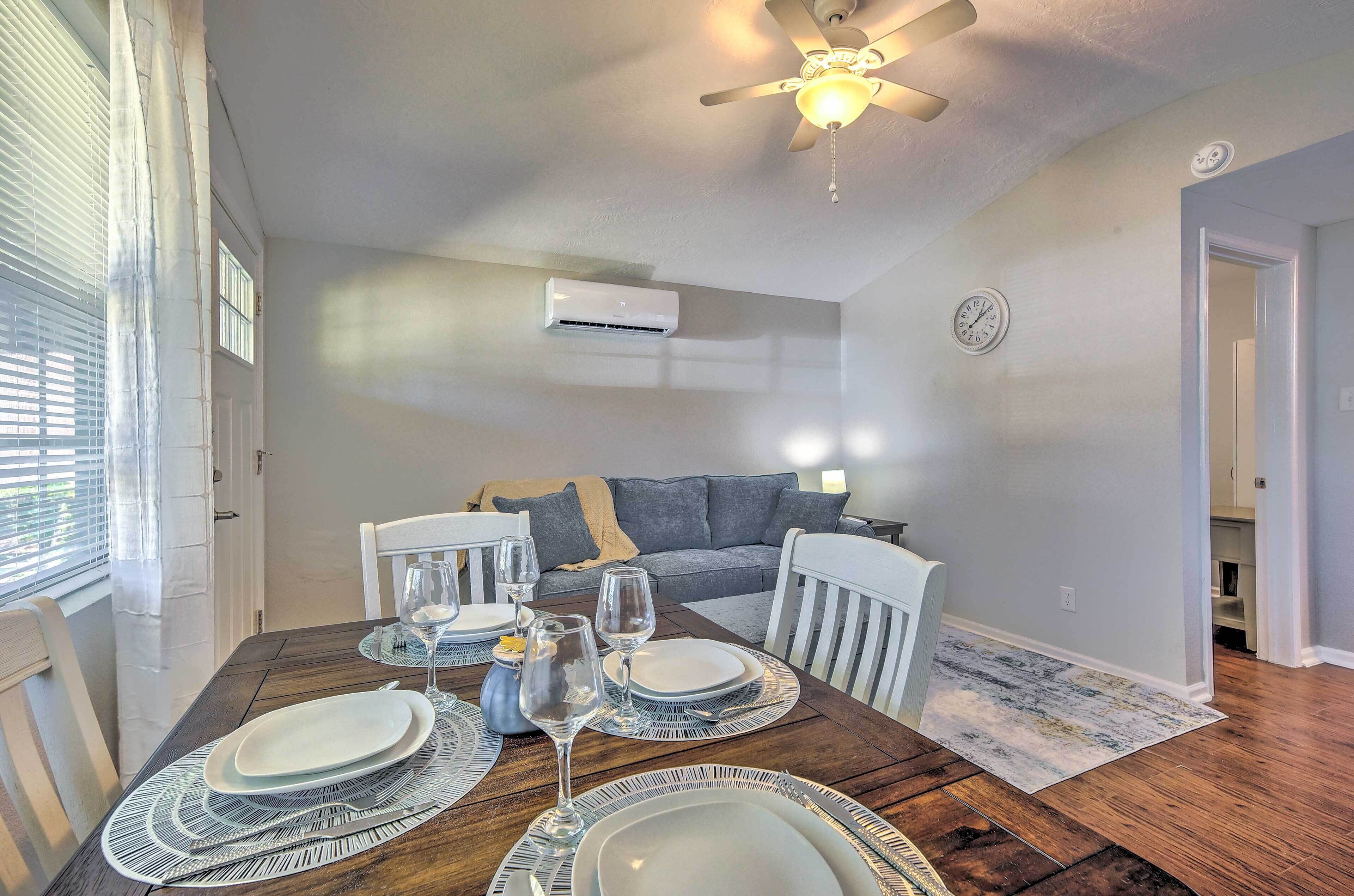 Cozy Montgomery Home: Walk to Lake Conroe!