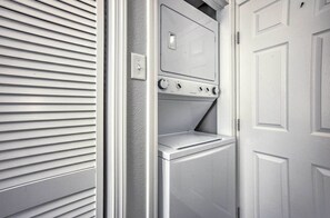 Interior - Cozy Montgomery Home: Walk to Lake Conroe! (Montgomery)