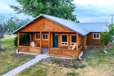 Pet-friendly Augusta Cabin - Walk to Main Street!