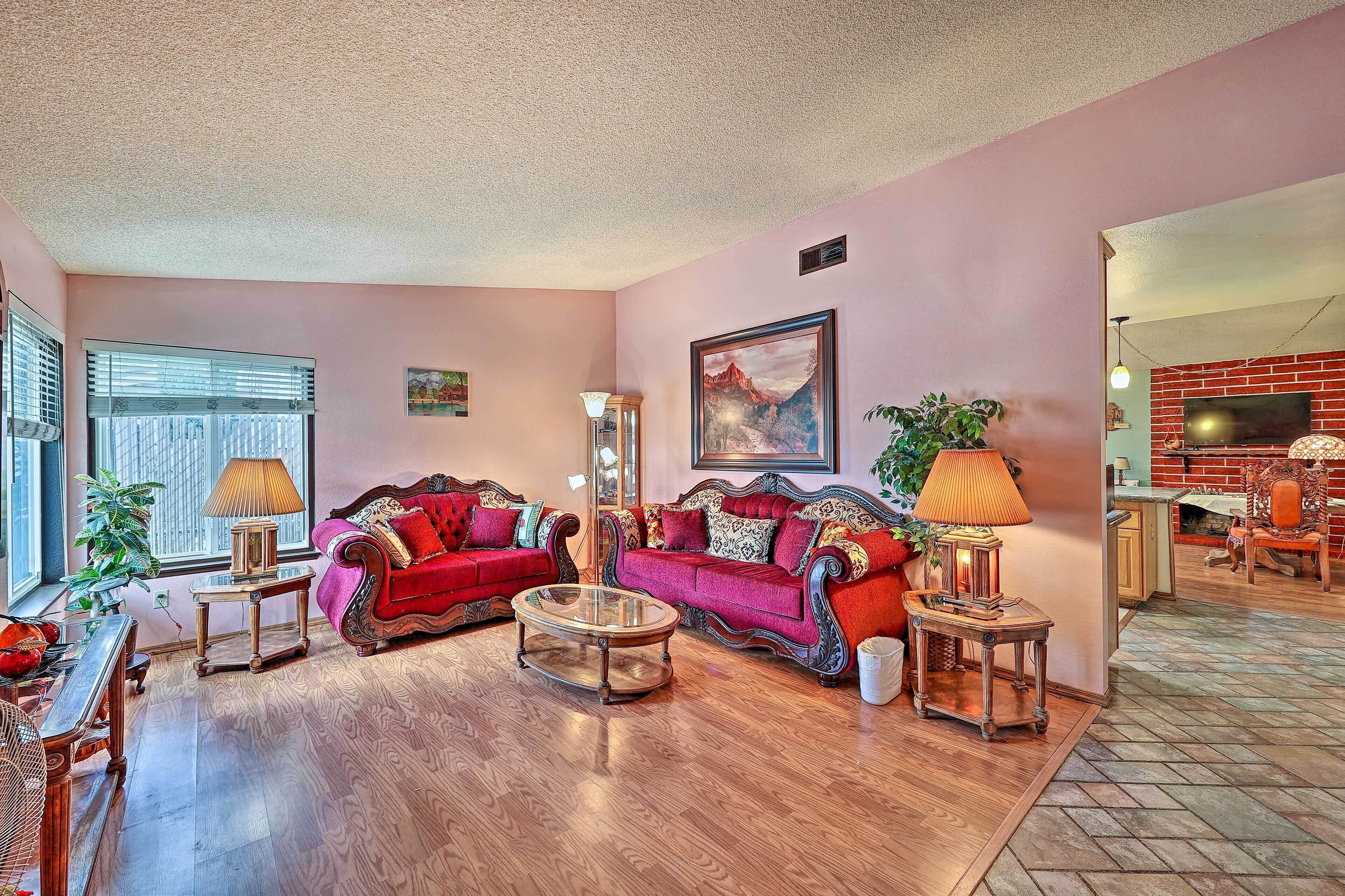 Eclectic Ontario Getaway w/ Private Hot Tub!